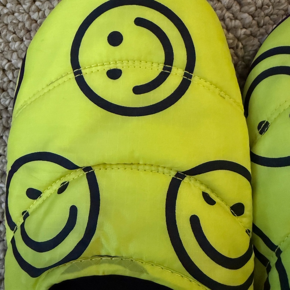 Baggu Size M/L Yellow Smiley Face Slippers - Picture 3 of 5
